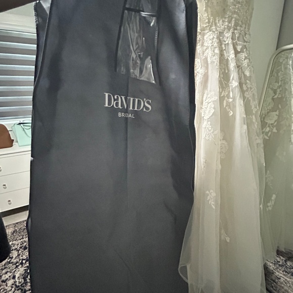 David’s Bridal Ivory Dress- Size 6 - Picture 5 of 9
